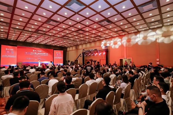 捷报|第七届家居品牌大会在京举办,沃伦门窗荣膺“十大品牌” 捷报|第七届家居品牌大会在京举办,沃伦门窗荣膺“十大品牌”